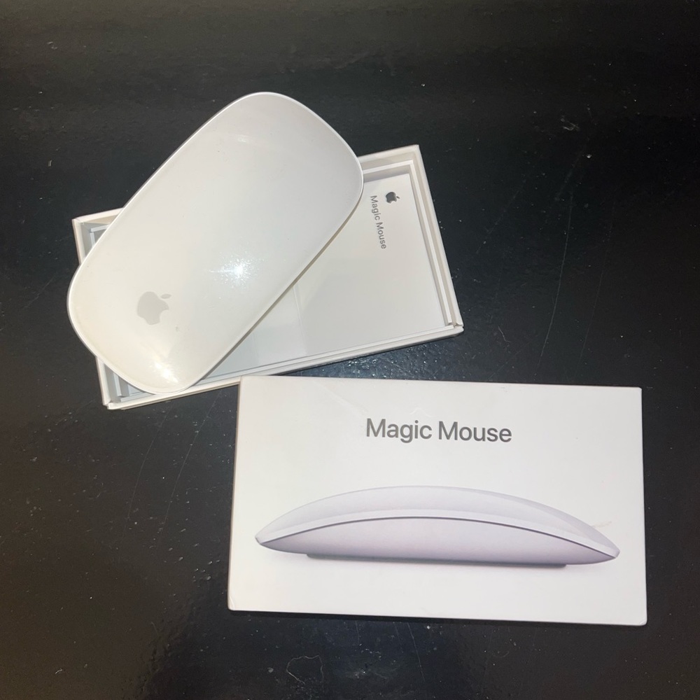 NWT Apple Magic Mouse (bluetooth/ wireless)